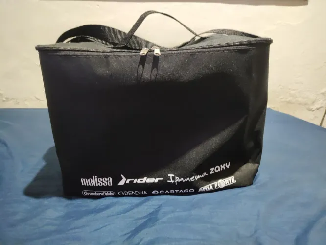 Bolsa Térmica com zíper. Garrafa térmica.
