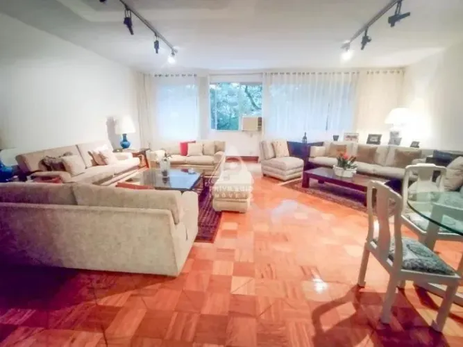 Laranjeiras Apartamento Espaçoso com 4 Quartos, 1 Suíte e 2 Vagas