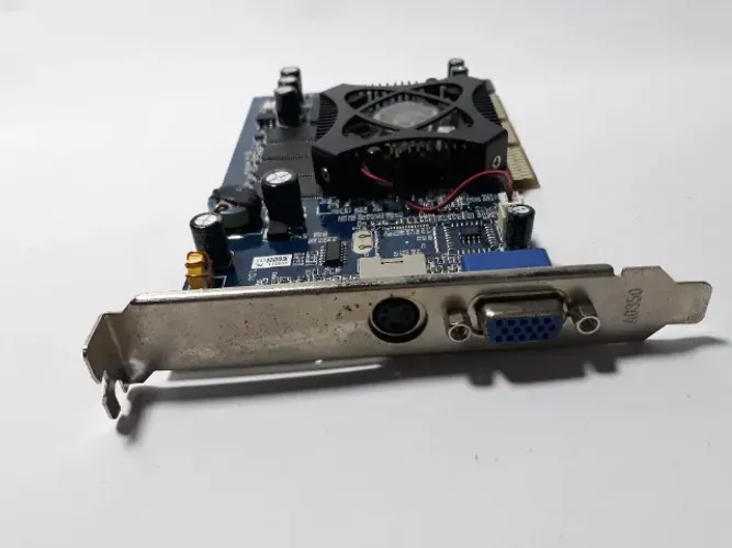 Geforce FX5200 AGP CRT + TV 128 MB DDR