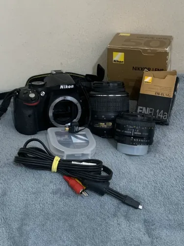 Câmera Nikon D5200 com lentes 18-55 e 50mm, adaptador wi-fi e acessórios. Tudo original