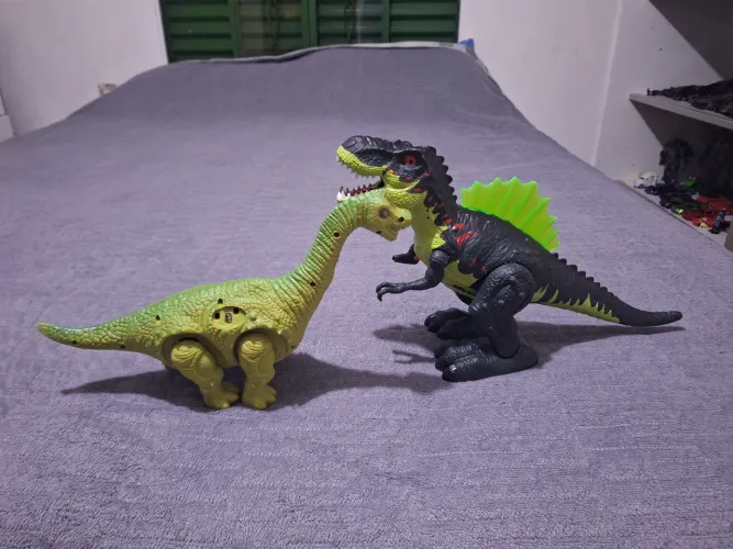 Dinosaurus com som e luses