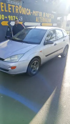 Ford Focus 1.8 16V 5P 2002