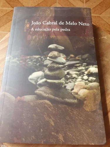 A Educação pela Pedra - João Cabral de Melo Neto