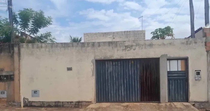 LV Vende - se essa casa em Manguinhos 