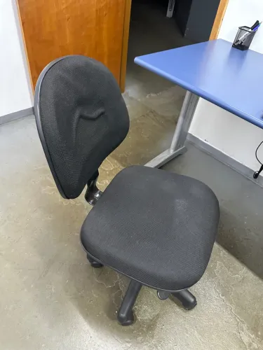 Cadeira de Escritório Giratória com Rodas