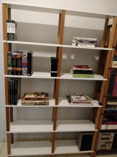 Estante de livros 116x38x221 Branca - by Pipoca e Nanquim