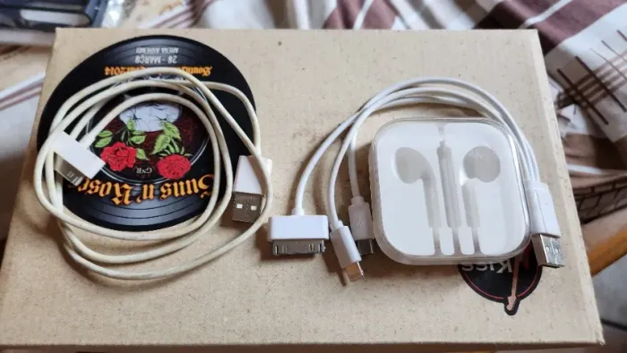 Acessórios Apple - cabos e porta fone
