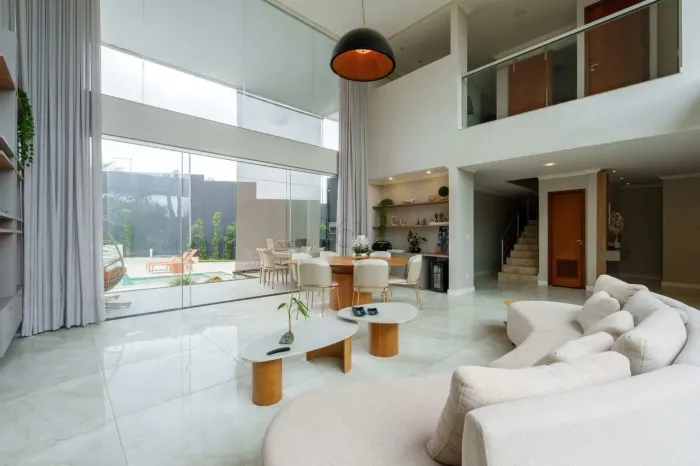 Casa moderna reformada com 4 suítes e cinema Ville de Montagne