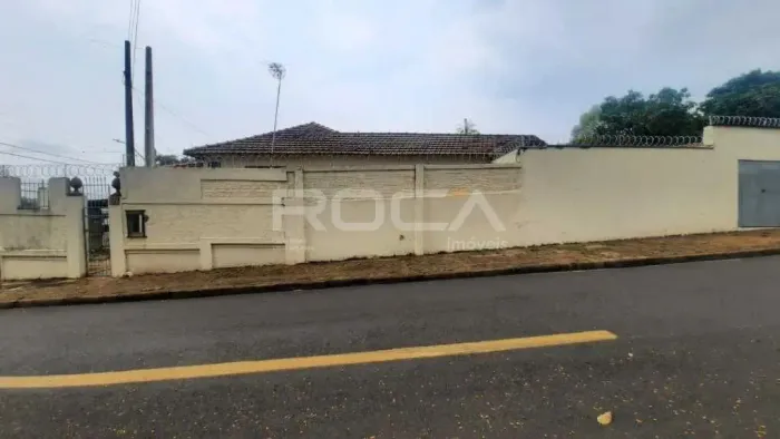 Casa à venda com 3 dormitórios na Vila Pelicano, São Carlos