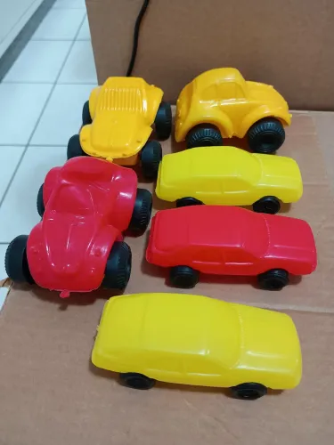 Fusca e Renault Plástico Bolha Carrinho Antigo Sem uso 