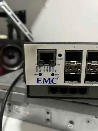 Switch de Rede EMC DS-4400M 16 portas