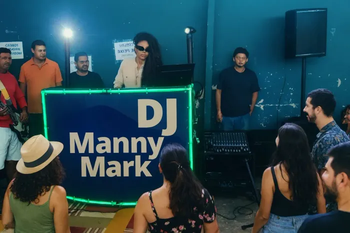Banana DJ e Controladora Numark 4 