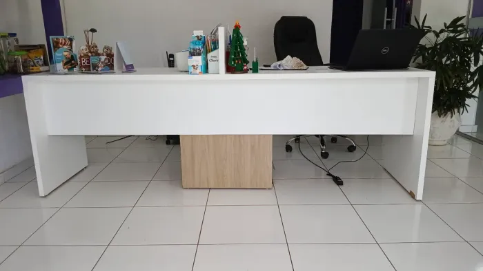 Mesa para recepção/atendimento 