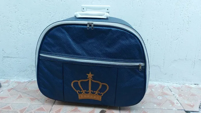 Mala de Viagem maternidade Azul com Detalhes em Branco