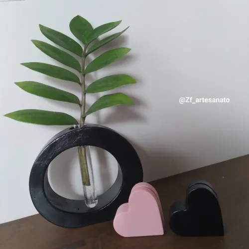 Vaso Decorativo Moderno com Corações + tubo de ensaio