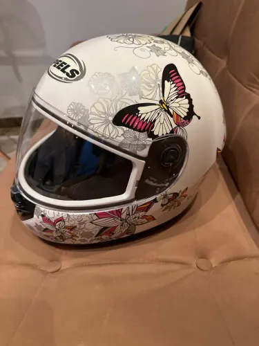 Capacete usado poucas vezes 