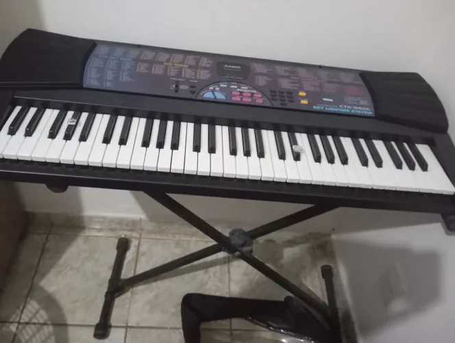 Teclado eletrônico casio