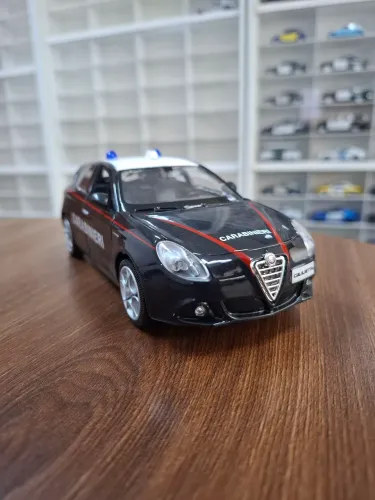 Miniatura Police Burago 1/24 Alfa Romeo Giulietta Carabinieri 2010