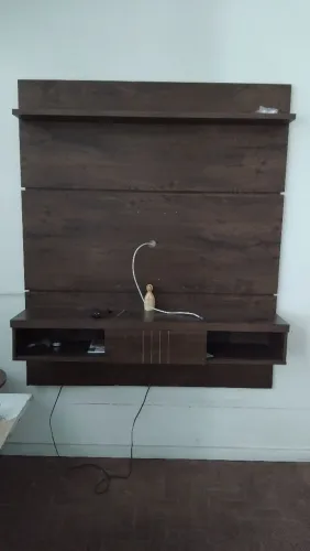 Painel de tv e mesa de apoio 