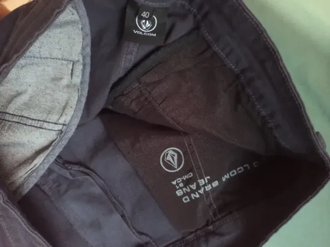 Bermuda Volcom, original e nova com etiqueta!