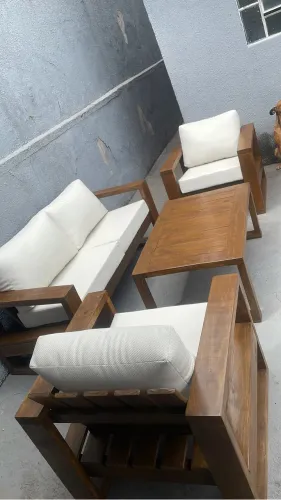 Conjunto Novo Madeira Maciça | Sofá + 2 Poltronas + Mesa - Estofado Náutico