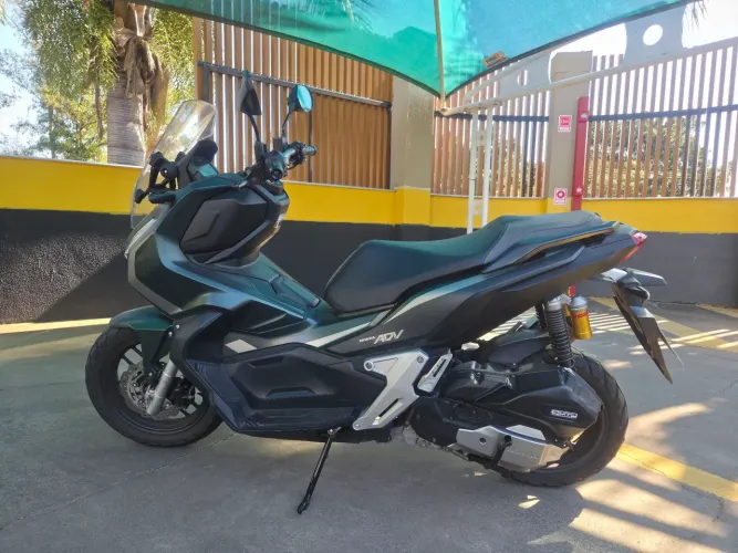 VENDO HONDA ADV 150 2024