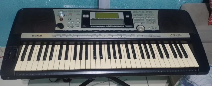 Vendo Teclado Arranjador Yamaha PSR- 740