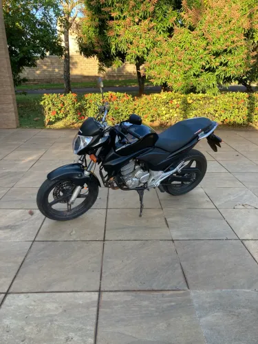 Honda CB 300R 2011 ? Conservada e Pronta para Rodar