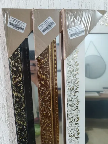 Espelho com moldura 1,69 de altura X 64cm de largura