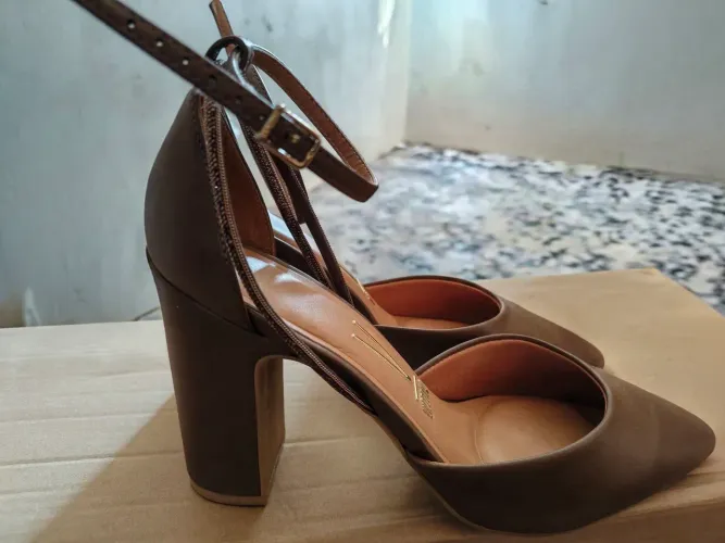 Sapato Feminino Vizzano Scarpin Strass, usado apenas 2 vezes.