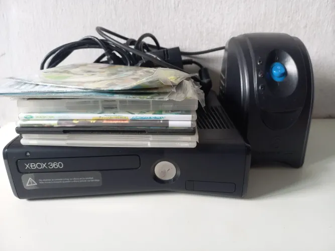 Xbox 360 Slim + jogos e HD interno
