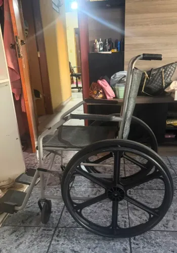 Vendo cadeira de rodas