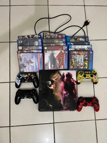ps4 slim 500GB, 4 controles e 16 jogos