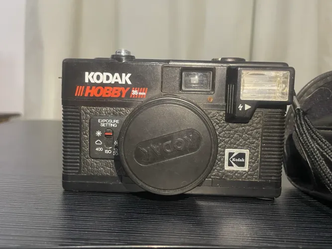 Antiga Câmera Fotográfica KODAK HOBBY - 35mm - Acompanha filme e Case original ...