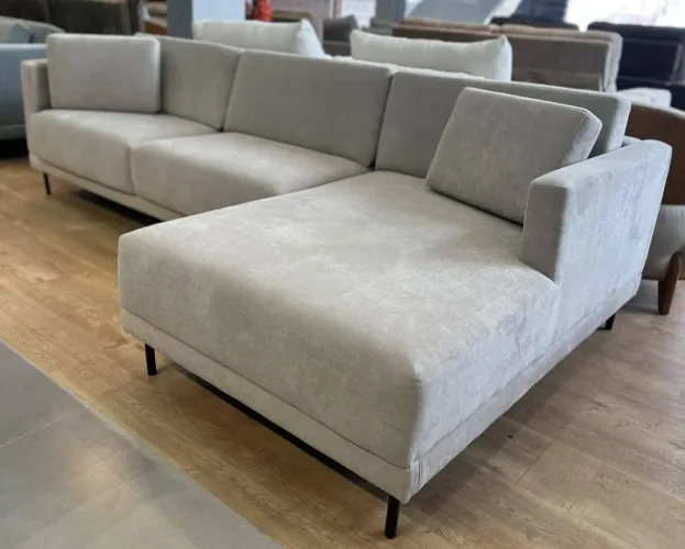 Sofá com chaise