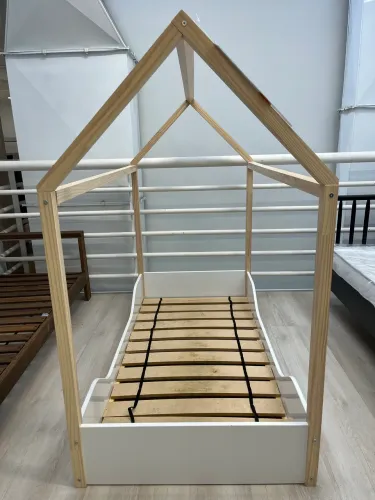 Cama montessoriana casinha