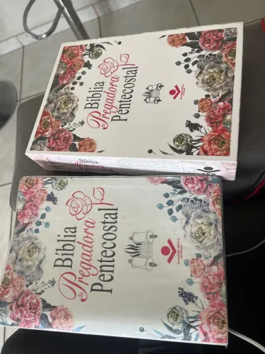 Bíblia da pregadora pentecostal 