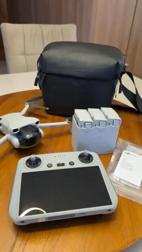 DJI Mini 3 - Kit Flymore e controle com tela.