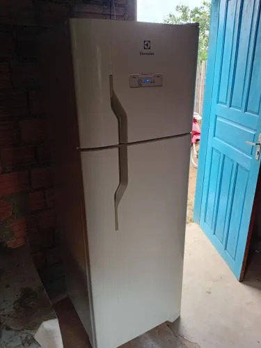 Geladeira gelando 