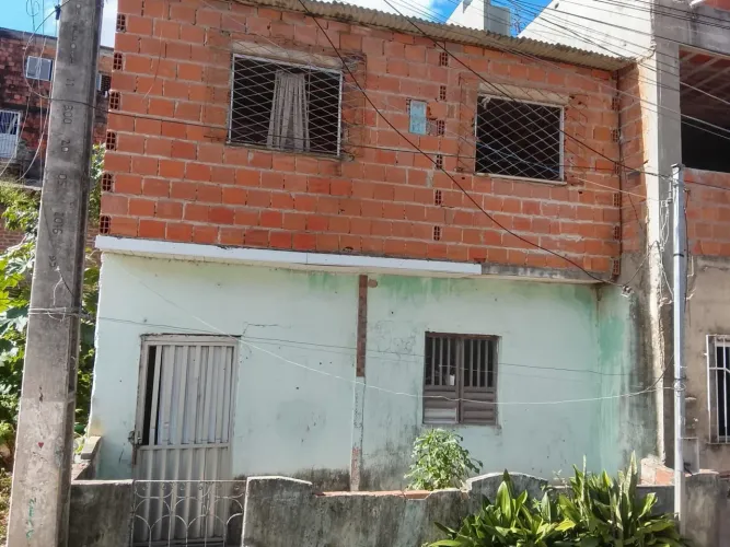 Terreno com casa inacabada pra vender em Aracaju, Bairro Santo Antônio.