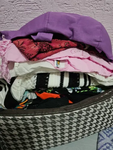 Roupas usadas em excelente estado.