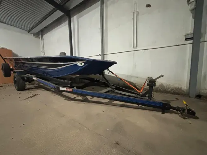 Oportunidade: conjunto barco 5,5 m com motor Mercury 30 hp / partida elétrica