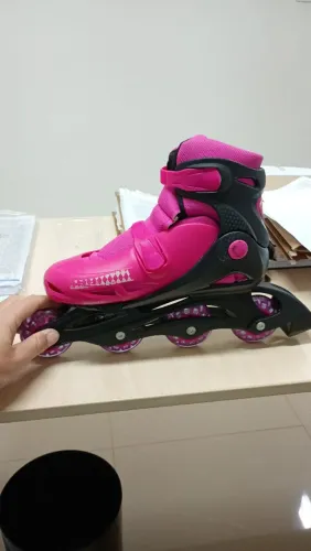 Patins serve do número 38 ao 41 + capacete, luva e joelheira e cotoveleira