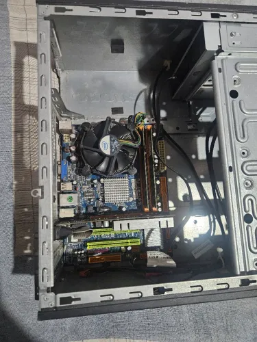 PC Pentium E5400 + 4GB RAM + GF 210