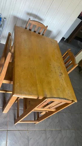Mesa de Madeira 4 cadeiras