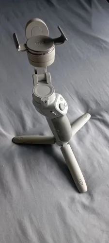 Gimbal DJI Osmo Mobile 4 - estabilizador profissional smartphone