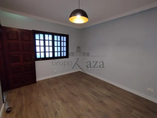 Casa Sobrado - Jardim das Industrias - 3 Dormitórios - 125m².