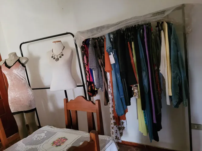 Roupas e calçados lote da Renner 