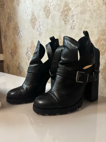 Bota Schutz Combat Cut Out Preto