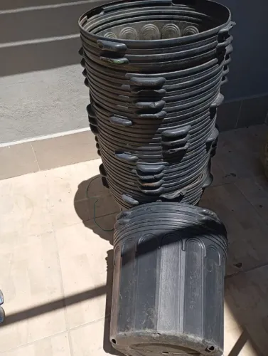 22 vasos reforçados de 33 litros